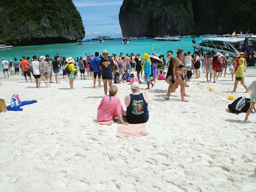 [タイの秘境・ピピ島とプーケットを巡る旅行記33] 大人気のピピレイ島・マヤベイビーチに上陸。。。。なんじゃ、、この人の多さはｗ