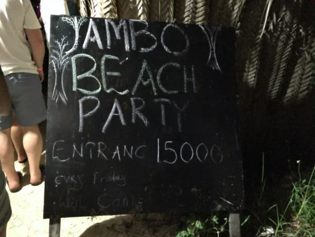 [北欧とアフリカを巡る年末年始の冒険旅行記：ザンジバルビーチ編43] ザンジバルのPAJEの週末ビーチパーティー「Jumbo」