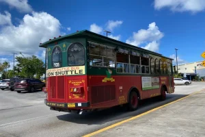 グアムの赤いシャトルバス「LAMLAM BUS」の路線図・時刻表・乗り方＆料金！【グアム観光・コロナ後】