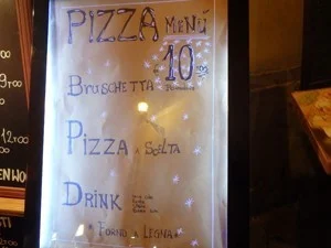 ローマ観光中に発見!トレビの泉近くのリーズナブルなピザ屋さん