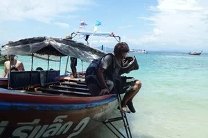 [タイの秘境・ピピ島とプーケットを巡る旅行記21] シャトルボートで約30分。ピピ・リラックスビーチリゾートにやって来たぞ♪