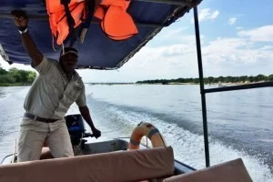 [北欧とアフリカを巡る年末年始の冒険旅行記：サファリ編55] ルフィジ川のボートサファリを終えて