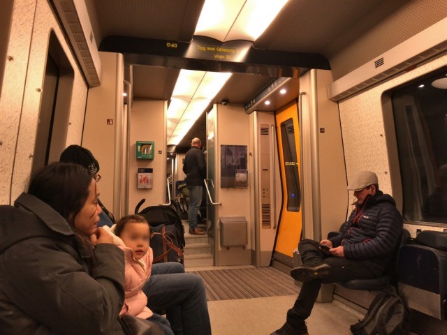 人生初めての列車で国境越え パスポートチェックでつまみ出されてる人も スウェーデンとデンマーク 旅行記 ブログ マイルでビジネスクラス無料 北欧のクリスマス 28 前編 メジャートリップ 旅行 生活ブログ