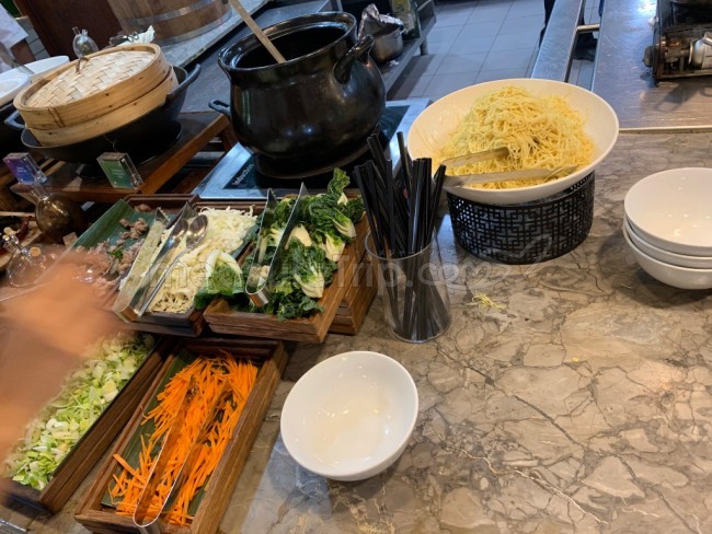 W リトリート & スパ モルディブ 朝食ビュッフェ