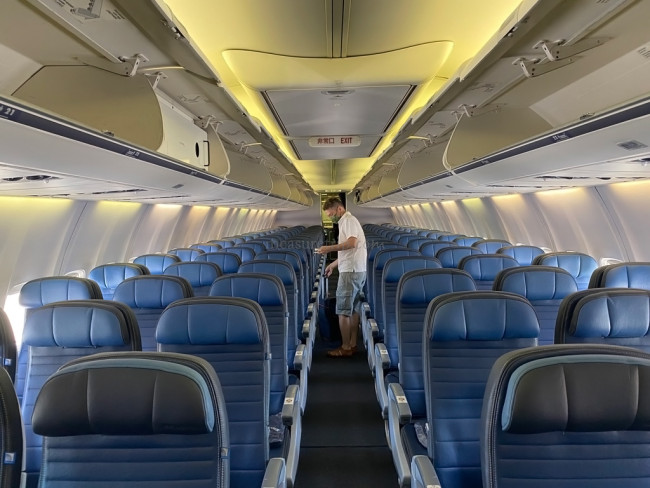 ユナイテッド航空 グアム エコノミークラス B738