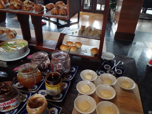 サンライズ プレミアム リゾート ホイアンの朝食ビュッフェ