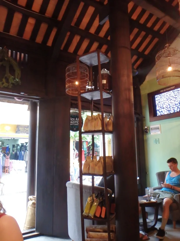 [ベトナム・ホイアン旅行記28] 2日目・ホイアンのおしゃれなカフェHOI AN ROASTERYで休憩