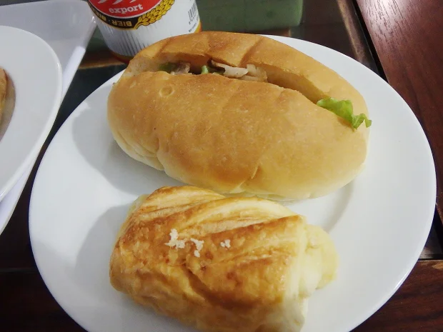 [ベトナム・ホイアン旅行記45] 4日目・ベトナム航空のビジネスラウンジで晩御飯