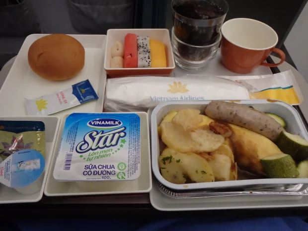 [ベトナム・ホイアン旅行記47] 4日目・ベトナム航空VN320の機内食(ホーチミン-関空)