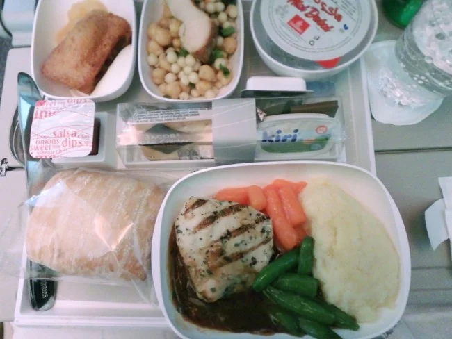 [初めての冬の地中海クルーズ旅行記24] エミレーツEK097便ドバイ-ローマの機内食