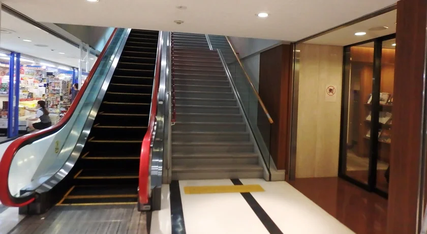 [ゴールドコーストの絶景ビーチへ格安GW旅行記8] 関空のオーキッドラウンジ