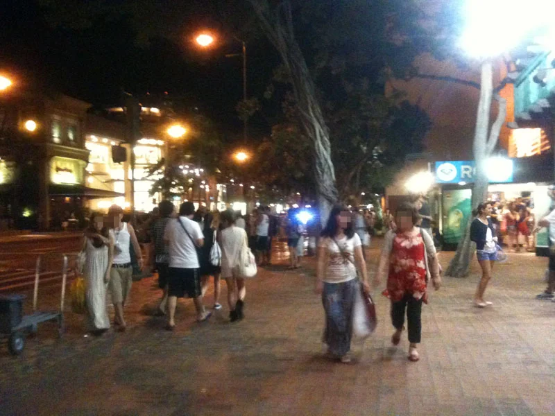 [初めてのビジネスクラスでハワイ旅行記13] 夜のワイキキの様子