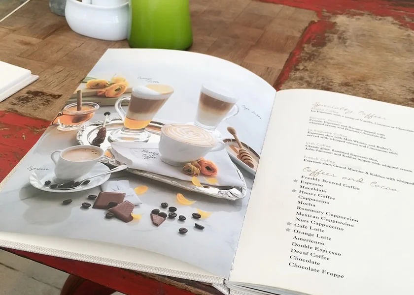 [夫婦で行くタイ・パタヤ旅行記9] パタヤのホテルの隣りにあるおしゃれなカフェ
