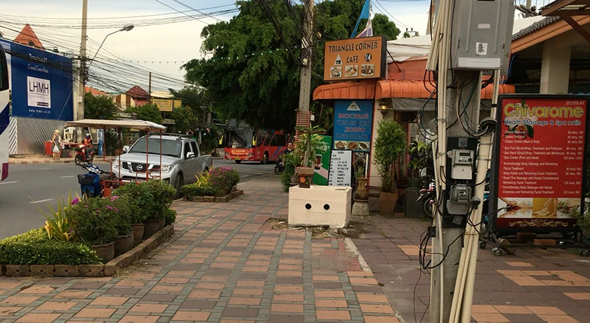 [夫婦で行くタイ・パタヤ旅行記14] ニューハーフショーの前に腹ごしらえ