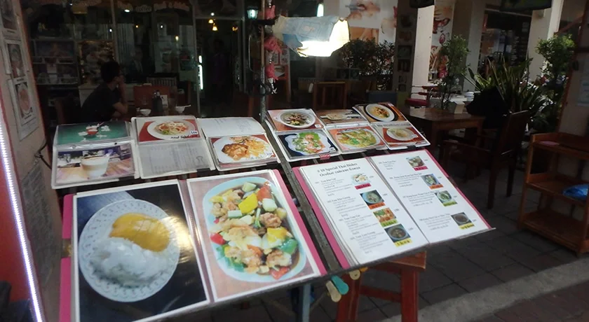 [夫婦で行くタイ・パタヤ旅行記14] ニューハーフショーの前に腹ごしらえ