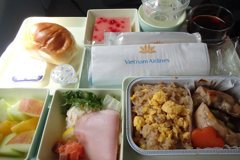[雨季で格安！ベトナム・フーコック島旅行記17] ベトナム航空・VN321の機内食レビュー