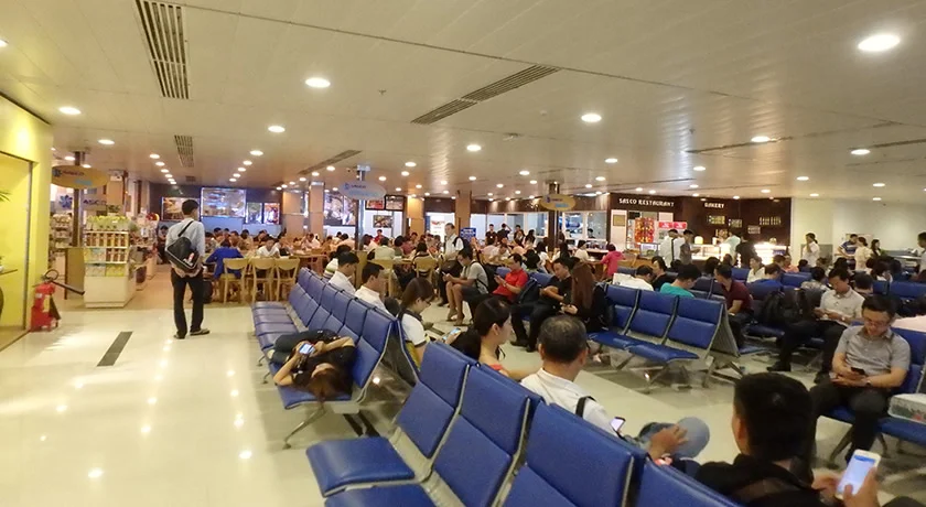 [雨季で格安！ベトナム・フーコック島旅行記24] ベトナムホーチミン空港・国内線・ロータスラウンジのレビュー