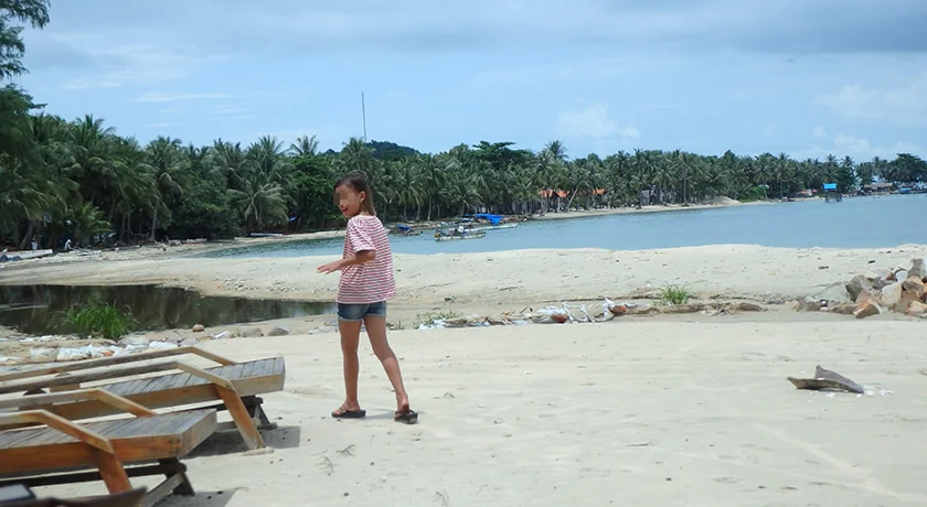 [雨季で格安！ベトナム・フーコック島旅行記53] 怪しい女の子