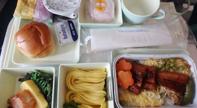 [常夏のシンガポール・クリスマス旅行記11] ベトナム航空 VN321便はエアバスA350＆機内食