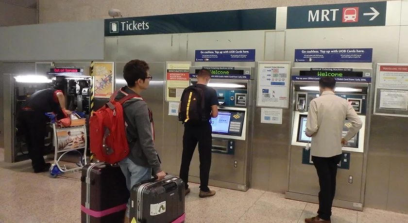 [常夏のシンガポール・クリスマス旅行記16] チケットが買えない！何度やっても出てくる10ドル紙幣・・・