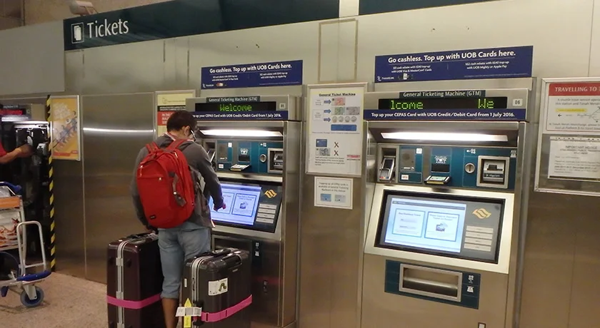 [常夏のシンガポール・クリスマス旅行記16] チケットが買えない！何度やっても出てくる10ドル紙幣・・・