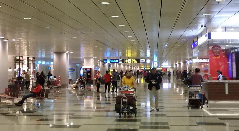 [常夏のシンガポール・クリスマス旅行記16] チケットが買えない！何度やっても出てくる10ドル紙幣・・・