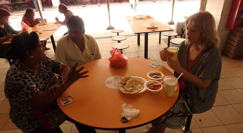 [常夏のシンガポール・クリスマス旅行記24] インド人街のテッカセンター・ホーカーズで地元の人と一緒にカレーを食べよう