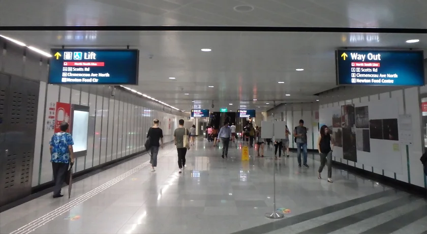 [常夏のシンガポール・クリスマス旅行記30] シンガポール・駅構内でキャッシュバック・いつでもパスポートは忘れずに
