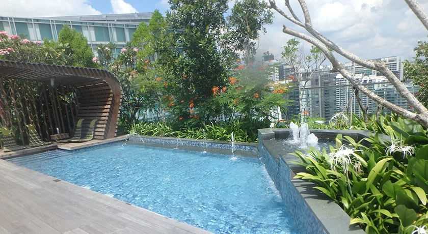 [常夏のシンガポール・クリスマス旅行記36] シンガポール・ホテルジェンの開放感ある屋上プール