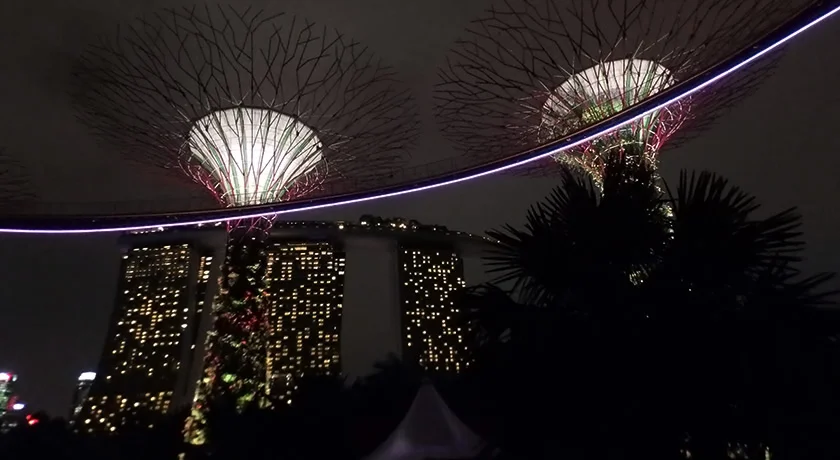 [常夏のシンガポール・クリスマス旅行記40] シンガポールの夜景の定番・地下鉄で植物園に向かう