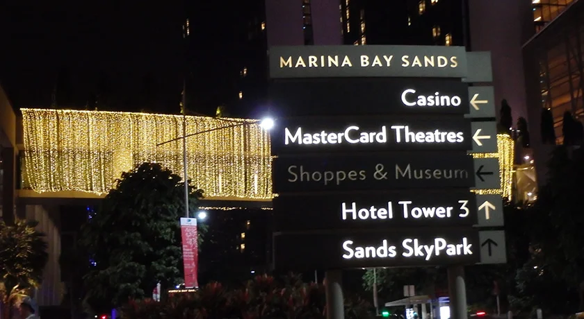 [常夏のシンガポール・クリスマス旅行記42] マーライオンに向かってたら、何故かマリーナベイサンズに戻ってきていた・・・