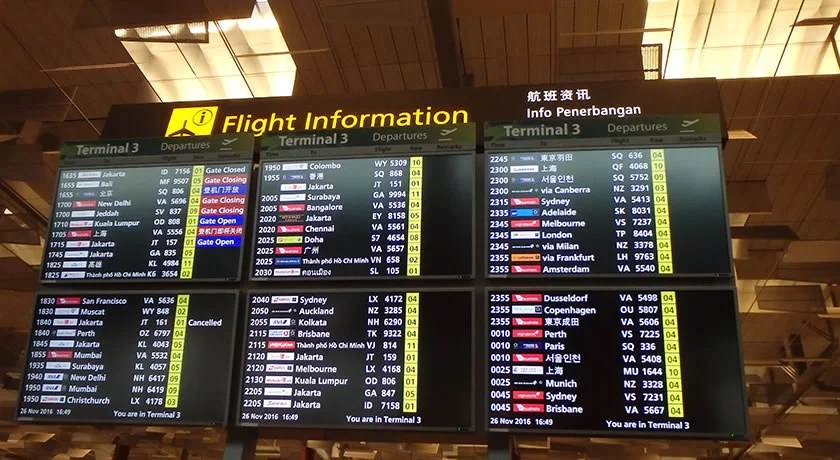 [常夏のシンガポール・クリスマス旅行記48] やった！ゴールドメダリオンの上級会員で非常口の席ゲットだぜ!