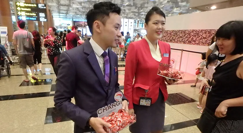 [常夏のシンガポール・クリスマス旅行記48] やった！ゴールドメダリオンの上級会員で非常口の席ゲットだぜ!