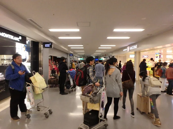 [初海外の両親を連れて冬の地中海クルーズ旅行記17] 1日目・はじめての出国審査は心臓バクバク