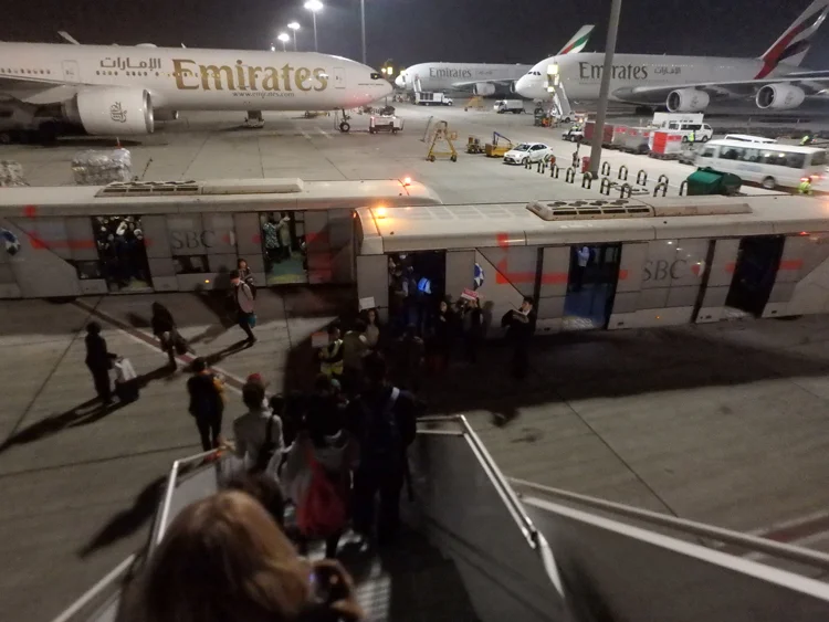 [初海外の両親を連れて冬の地中海クルーズ旅行記21] 2日目・ドバイ国際空港の保安検査で母が小部屋に連行される!