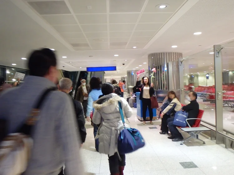 [初海外の両親を連れて冬の地中海クルーズ旅行記21] 2日目・ドバイ国際空港の保安検査で母が小部屋に連行される!