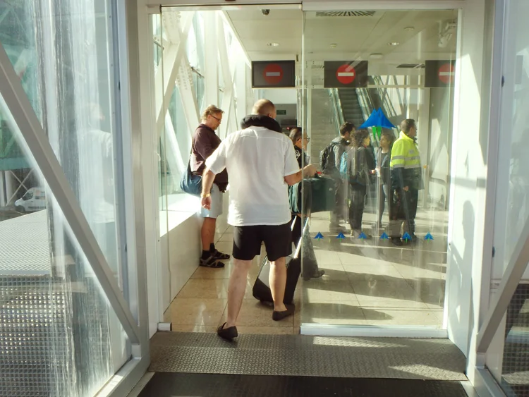 [初海外の両親を連れて冬の地中海クルーズ旅行記25] 2日目・母、バルセロナ国際空港のトイレに閉じ込められる(汗)