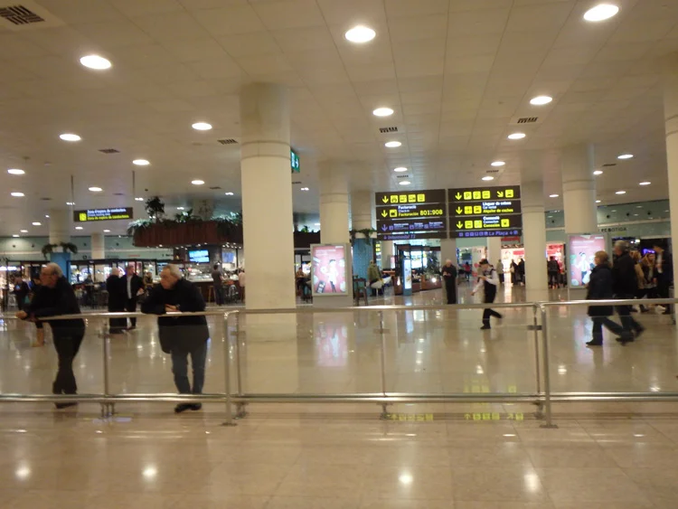 [初海外の両親を連れて冬の地中海クルーズ旅行記25] 2日目・母、バルセロナ国際空港のトイレに閉じ込められる(汗)