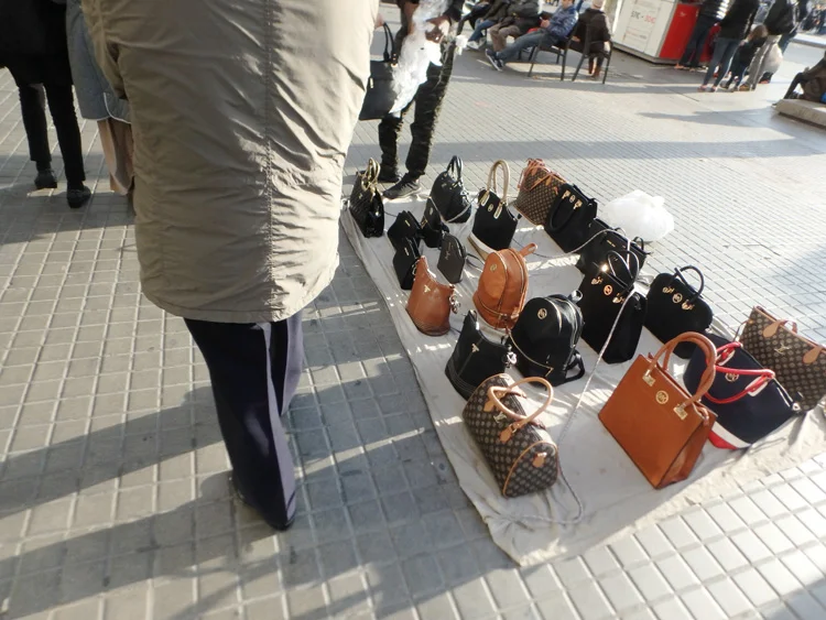 [初海外の両親を連れて冬の地中海クルーズ旅行記27] 2日目・何?デパートのおもちゃ売り場でお土産を買いたい?