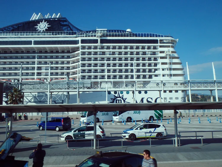 [初海外の両親を連れて冬の地中海クルーズ旅行記33] 3日目・ホテルをチェックアウトしてバルセロナ港へ!