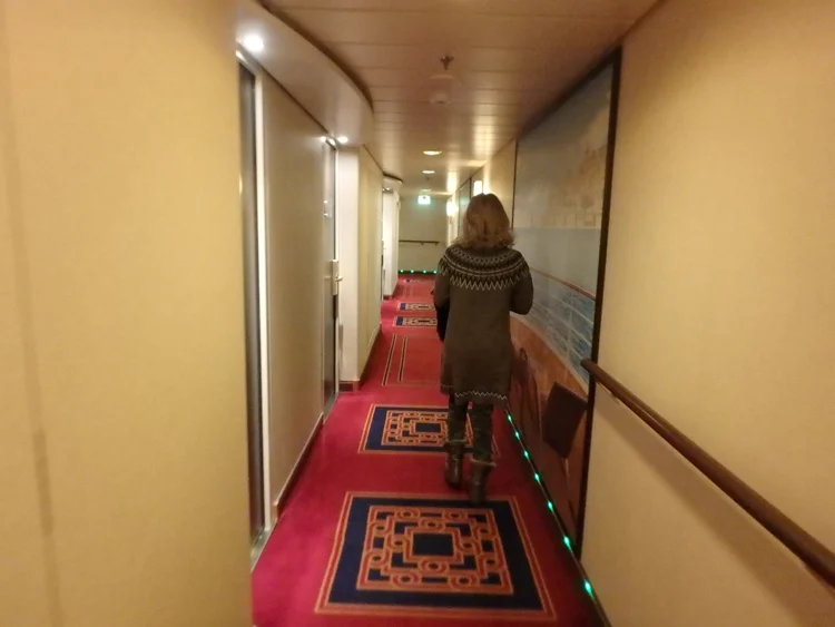 [初海外の両親を連れて冬の地中海クルーズ旅行記42] 4日目・メインレストランの朝食は豪華♪