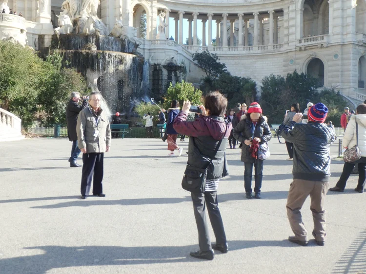 [初海外の両親を連れて冬の地中海クルーズ旅行記45] 4日目・ロンシャン宮で写真ストップ