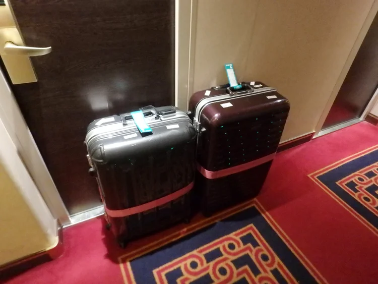[初海外の両親を連れて冬の地中海クルーズ旅行記58] 5日目・やかましい!だまっとれ!お土産でキレる父
