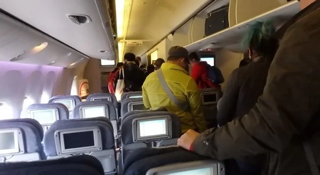 [LAからメキシコクルーズ＆ディズニーランド旅行記18] 中国国際航空CA983便(B777-300ER)のエコノミーの機内と機内食 | 搭乗記