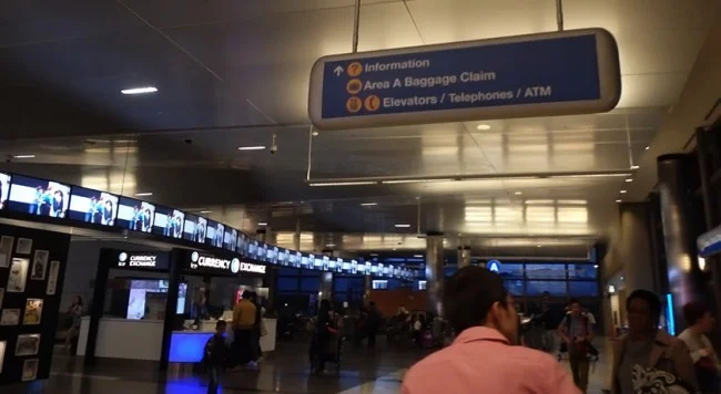 [LAからメキシコクルーズ＆ディズニーランド旅行記19] ロサンゼルス国際空港のSuperShuttle(スーパーシャトル)の乗り場を探す。