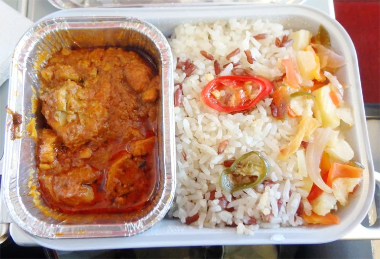 [インドネシアのパリピ秘境・ギリ島旅行記8] 1日目・エアアジアX D7便の機内食は優秀