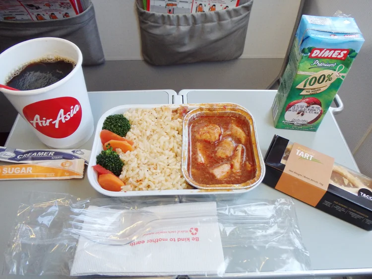 [インドネシアのパリピ秘境・ギリ島旅行記8] 1日目・エアアジアX D7便の機内食は優秀