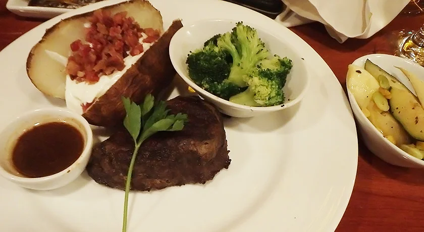 [LAからメキシコクルーズ＆ディズニーランド旅行記43] 急いでレストランに向かわなきゃ!