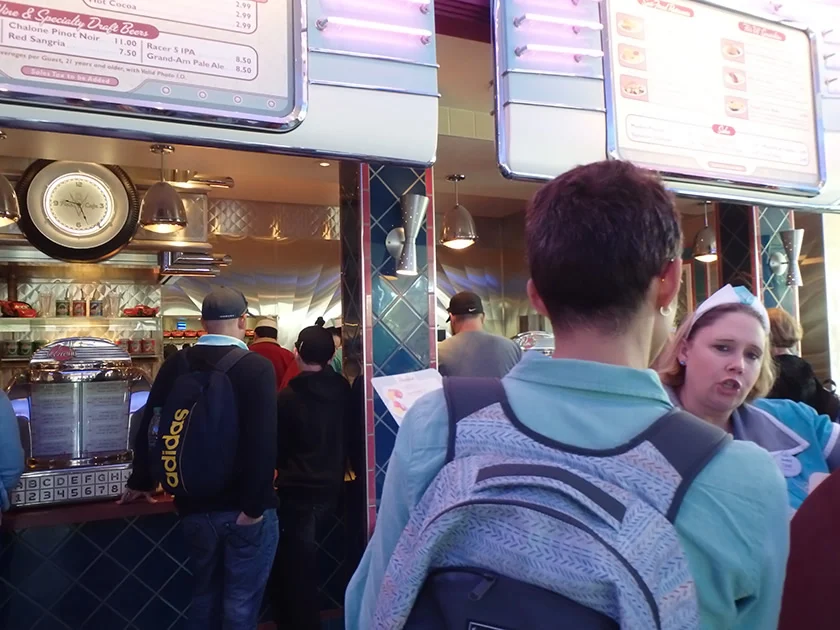 [LAからメキシコクルーズ＆ディズニーランド旅行記58] カーズランド・V8カフェで朝食