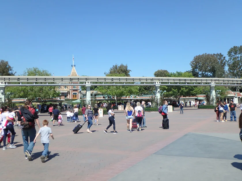 [LAからメキシコクルーズ＆ディズニーランド旅行記61] バグズ・ライフのフリックと一緒に。